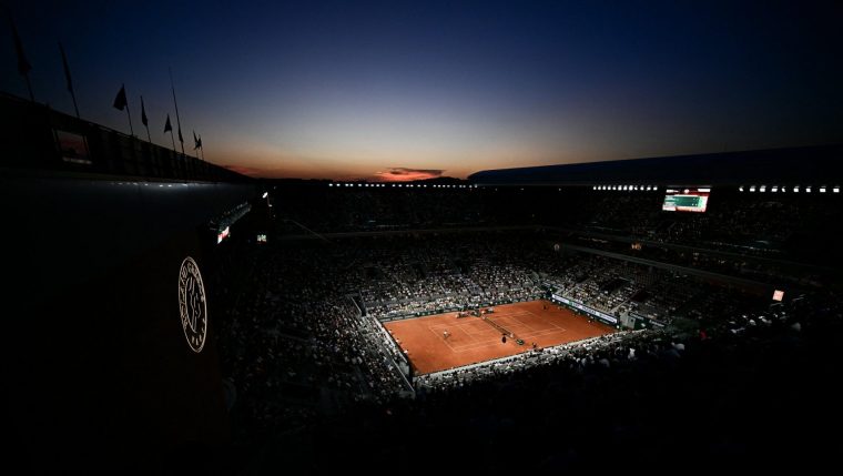 Spectators watch Germany's Alexander Zverev playing against Czech Republic's Tomas Machac during their men's singles match on day 4 of the French Open tennis tournament at sunset on Court Philippe-Chatrier at the Roland-Garros Complex in Paris on May 27, 2026. (Photo by JULIEN DE ROSA / AFP via Getty Images)