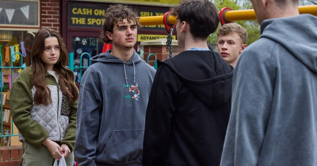 The Queens of Coronation Street save Brody from danger | Soaps