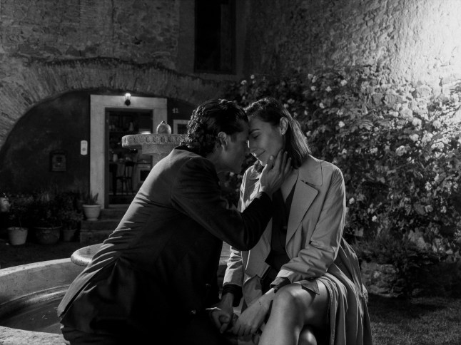 In the Hand of Dante. (L-R) Oscar Isaac as Nick and Gal Gadot as Giulietta in In the Hand of Dante. Cr. Alex Majoli/ITHOD Productions Ltd. ?? 2026.