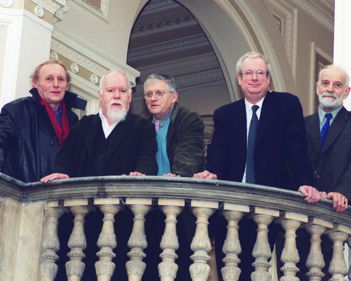 Royal Academicians with Secretary of State for Culture, Media and Sport Rt Hon Chris Smith MP (second right), with (Left to right) Norman Ackroyd, Peter Blake and David Hockney, President of the Royal Academy Prof Phillip King inside the Museum of Mankind building at 6 Burlington Gardens, London. Celebrated British artist David Hockney has died aged 88, his publicist has said. Issue date: Friday June 12, 2026. PA Photo. Photo credit should read: Tony Harris/PA Wire