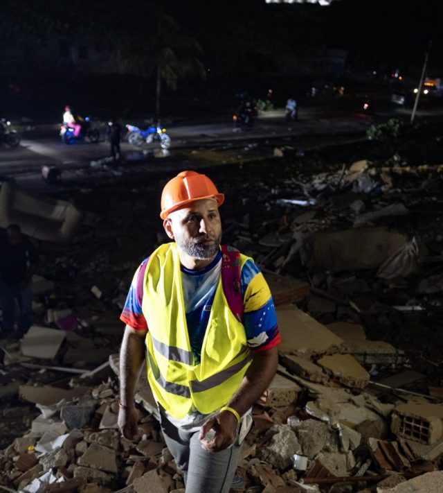 LA GUAIRA, VENEZUELA - JUNE 26:Rescue teams continue searching the rubble of collapsed buildings for survivors following the devastating earthquake in Caraballeda, La Guaira, Venezula on June 26, 2026. The death toll in the back-to-back earthquakes that devastated Venezuela??s northern coast on Wednesday has risen to 235, with more than 4,300 others injured, Health Minister Carlos Alvarado confirmed Thursday. (Photo by Diko Betancourt/Anadolu via Getty Images)