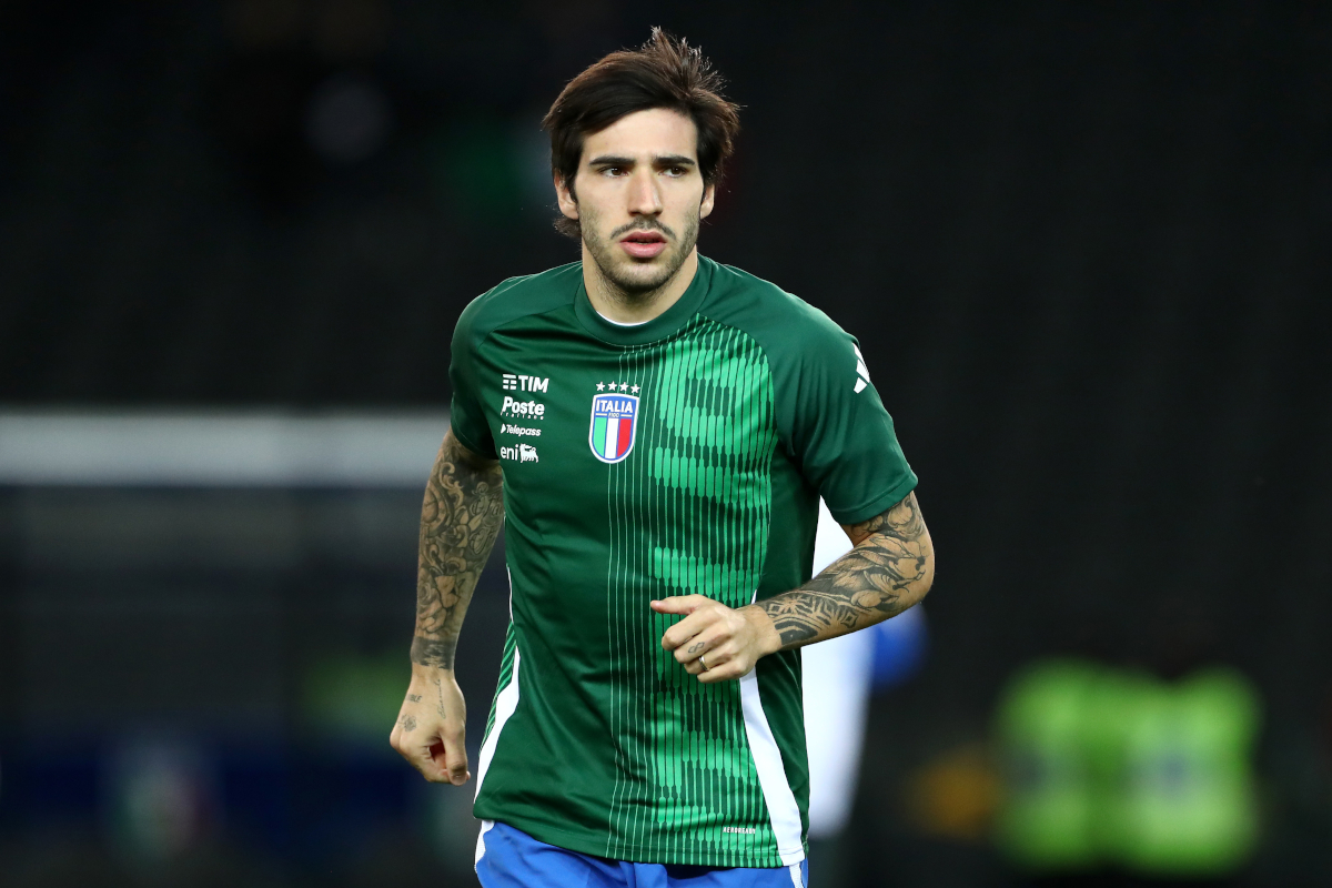 UDINE, ITALY - OCTOBER 14: Sandro Tonali of Italy warms up prior to the FIFA World Cup 2026 qualifier match between Italy and Israel at Stadio Friuli on October 14, 2025 in Udine, Italy. (Photo by Marco Luzzani/Getty Images)