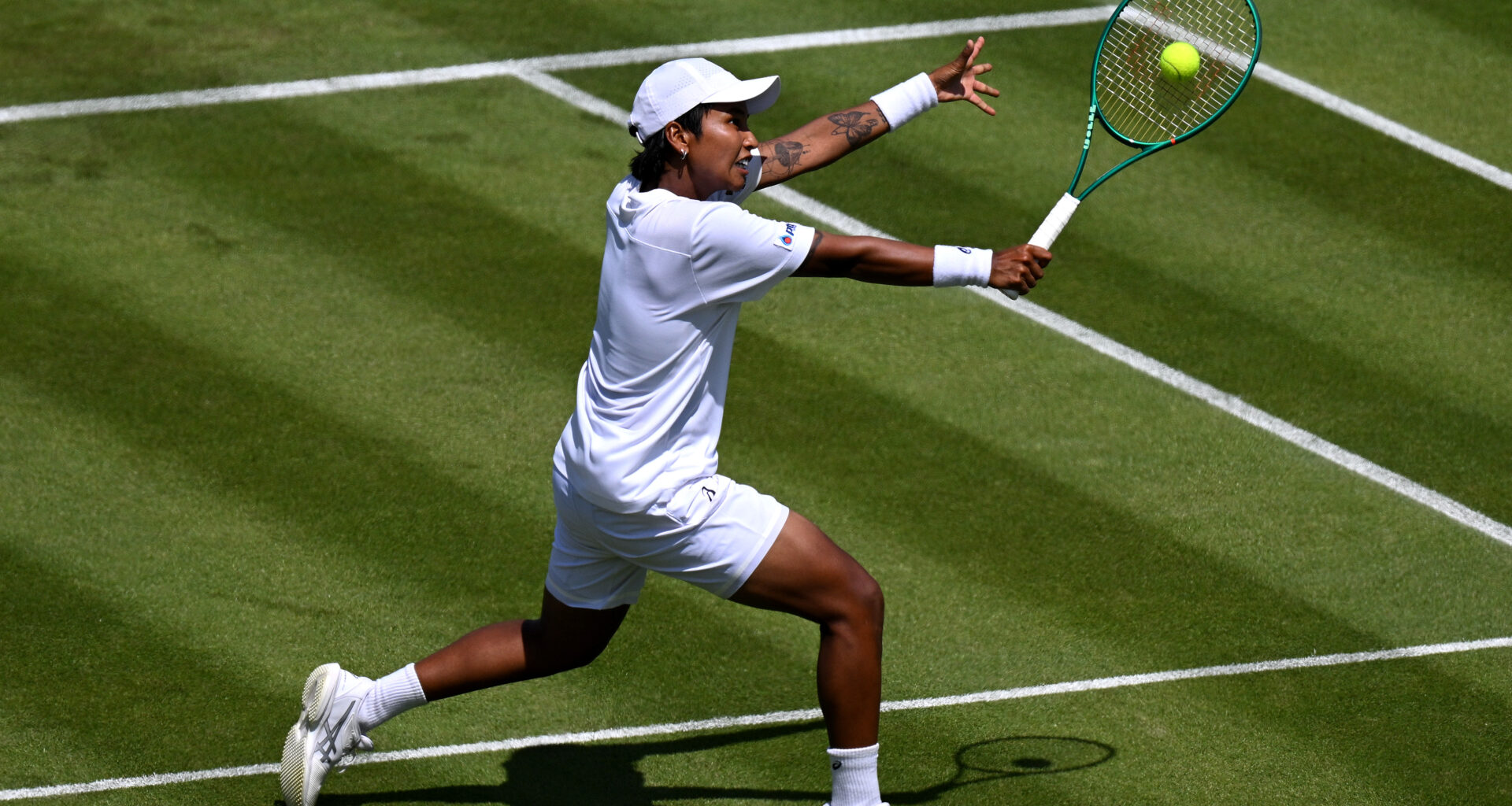 Sawangkaew advances at Wimbledon after Chwalinska suffers slip on match point