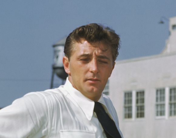 Sally Field couldn't understand a word Robert Mitchum said