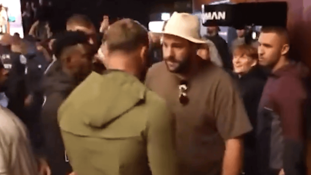 'Hardest man in UK’ Charlie Robert left bleeding after punch from Jordan McCann