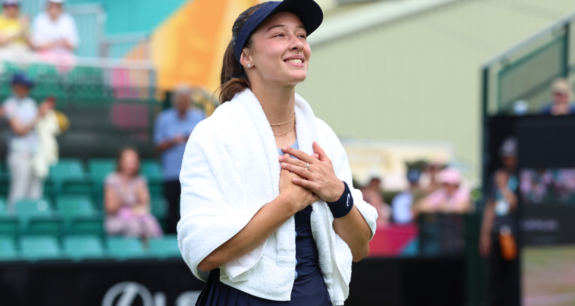 Sonmez saves set point, upsets Fernandez in Nottingham first round