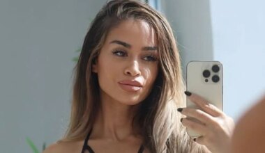 Valeria Ammirato Lifts Top To Flash Rock-Hard Abs In Tiny Bottoms
