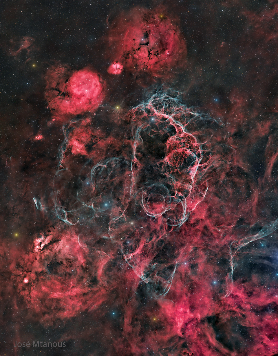 The starfield is filled with many red nebulas, areas
of dark dust, and light blue filaments.
Please see the explanation for more detailed information.