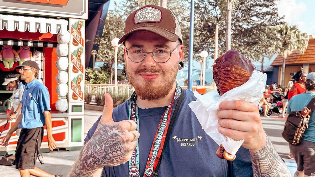 Man diagnosed with stomach cancer aged 31 shares first symptom he noticed