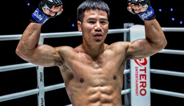 Yodlekpet flexes before his match with Donking
