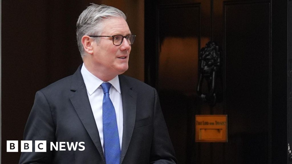 Keir Starmer uses disappearing messages on his phone, No 10 confirms - BBC