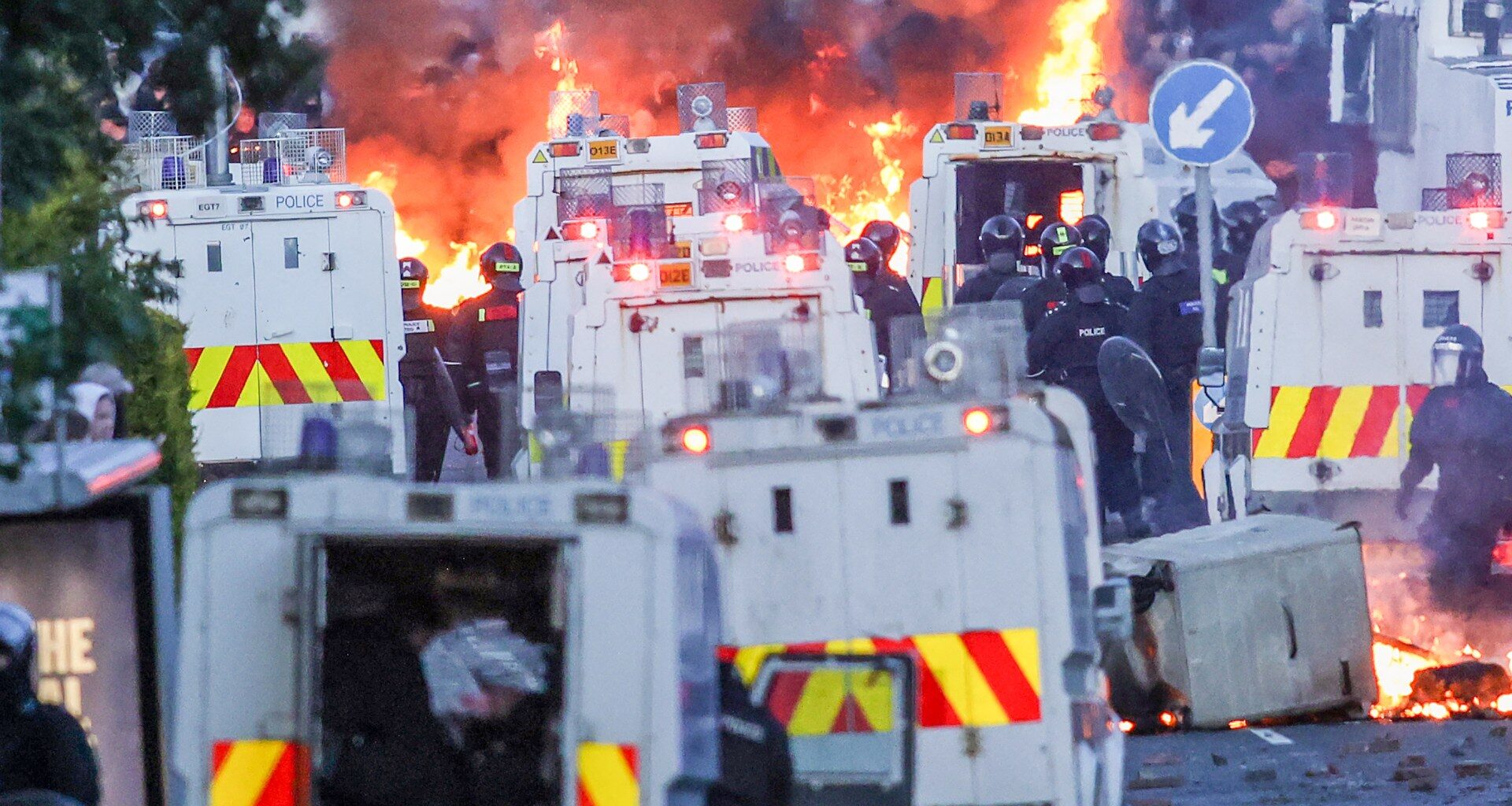 Police in Belfast use water cannon as anti-immigrant unrest continues | The Far Right News