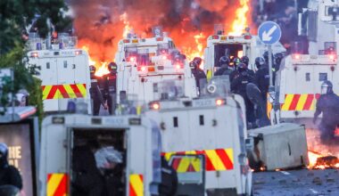 Police in Belfast use water cannon as anti-immigrant unrest continues | The Far Right News