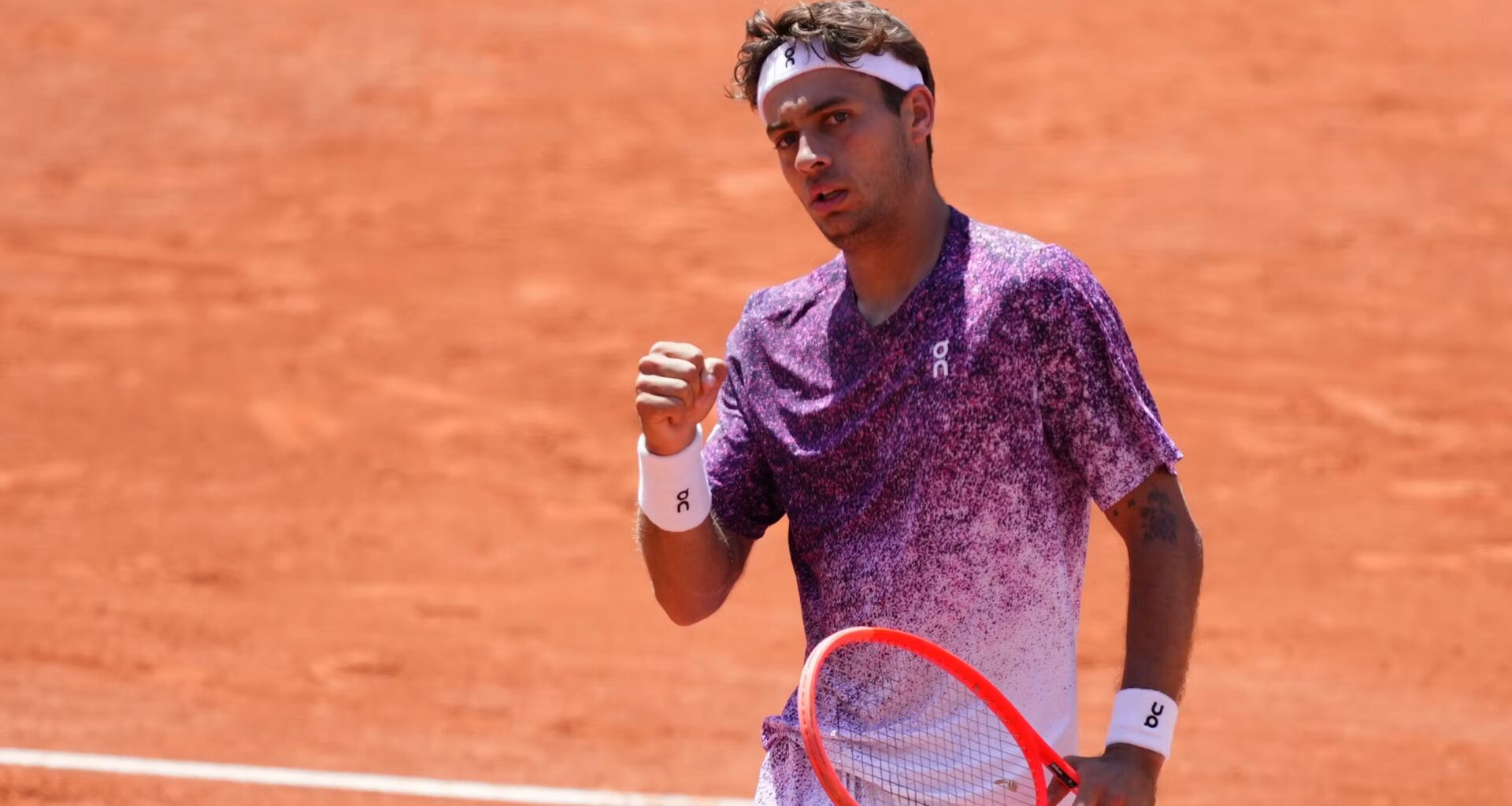 Cobolli holds nerve to reach last eight - Roland-Garros 2026