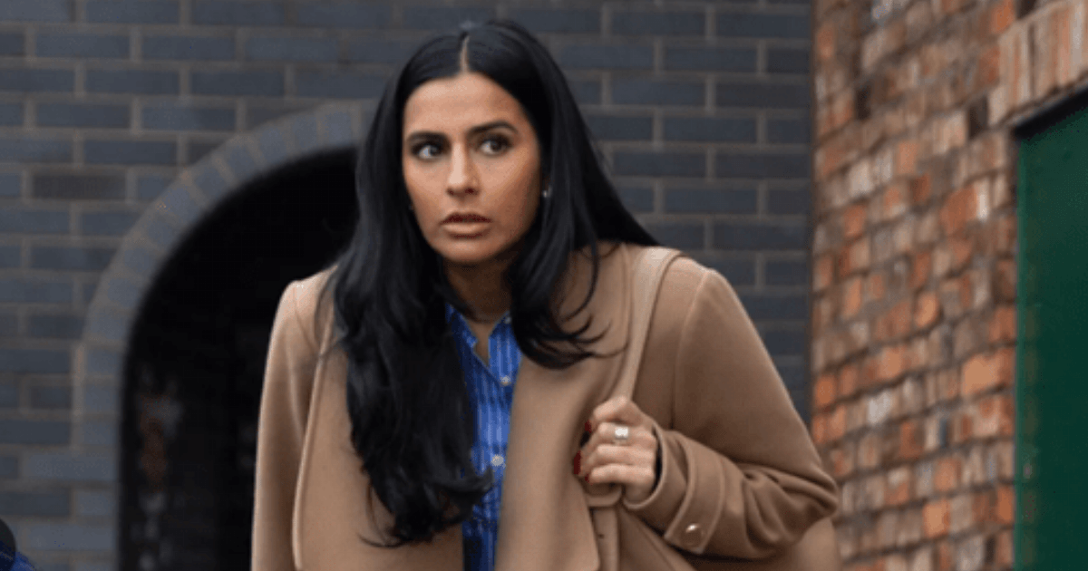 Ambulance spotted on Coronation Street as star 'gives away' future twist | Soaps