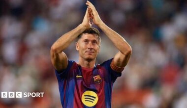 Robert Lewandowski applauds the Barcelona crowd at the end of his last game