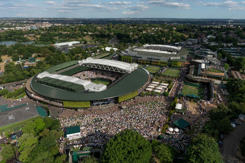 aerial view from behind the hill towards a packed no1 court and centre court in the distance at the championships 2025 held at the all england lawn tennis club, wimbledon day 4 thursday 03072025 credit aeltcjoe toth aerial view from behind the hill towards a packed no1 court and centre court in the distance at the championships 2025 held at the all england lawn tennis club, wimbledon day 4 thursday 03072025 credit aeltcjoe toth