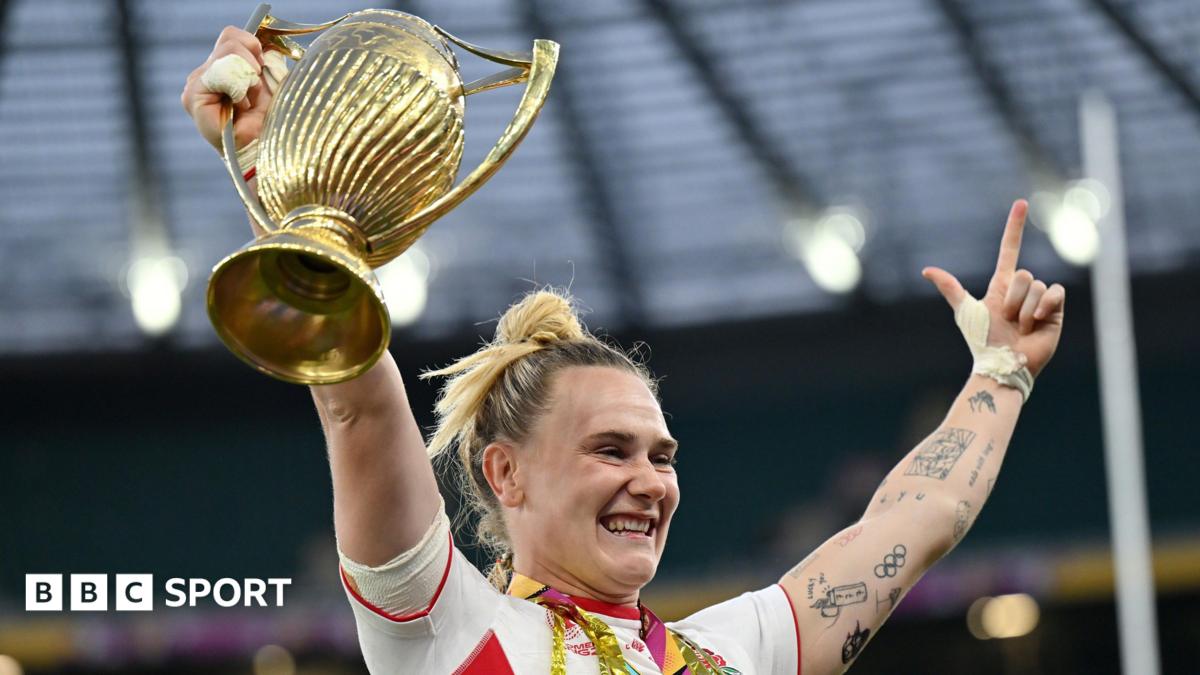 England women arrive to face Canada at Women's Rugby World Cup final
