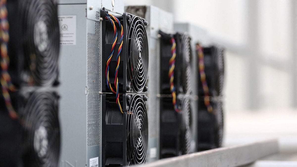 Bitcoin Miners Are Turning Off Their Rigs and Chasing AI Money