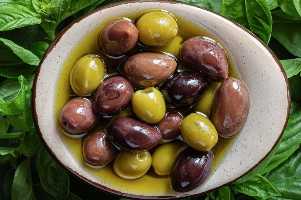 BOWL OF OLIVES