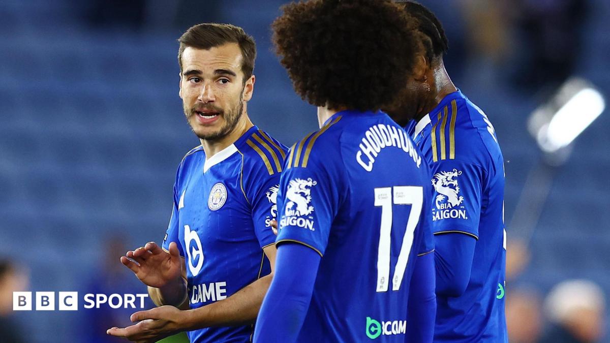 Harry Winks (left) speaking to Leicester City team-mate Hamza Choudhury on the pitch