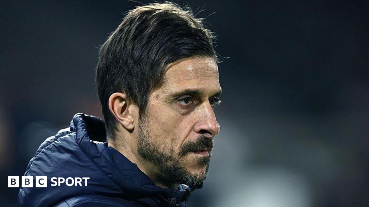 Alessio Dionisi, while head coach of Empoli, looking on from the touchline
