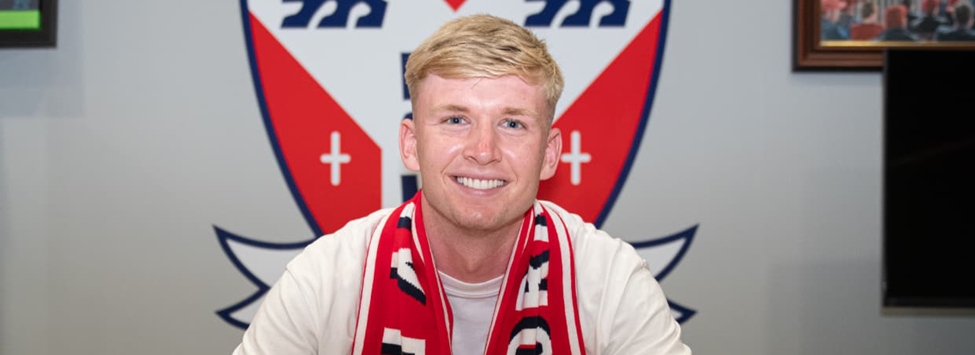 Charlie McArthur signs for York City