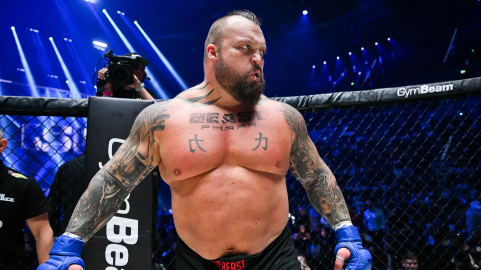 Eddie Hall prepares to figth Mariusz Pudzianowski