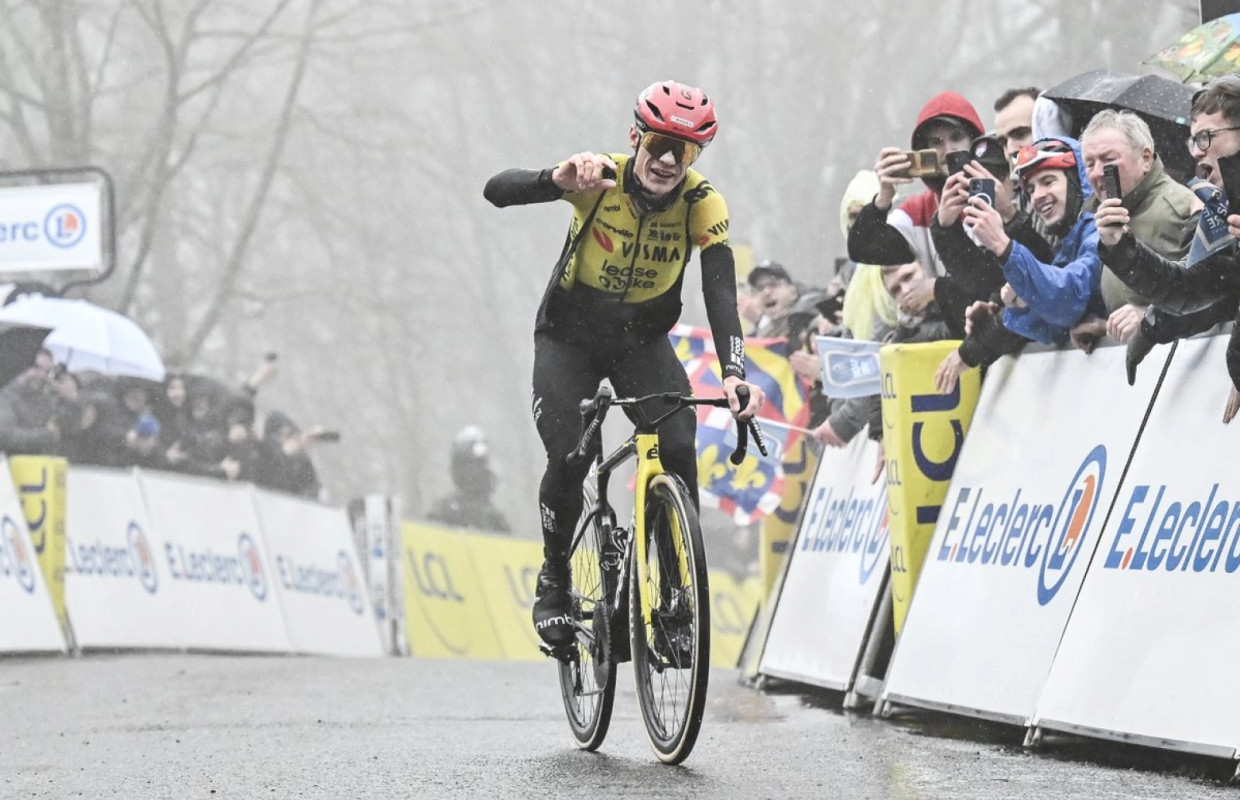 The UCI pointed out Vingegaard's "trick" in the Paris-Nice and will ban modified clothing for competition