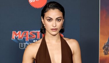 Camila Mendes used this 10-move routine to build a stronger, more capable body for Masters of the Universe