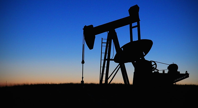 oil pump dusk NEW SIZE ©PickPik