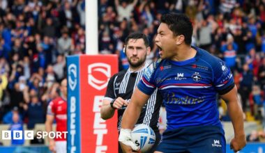 Mason Lino celebrates his try for Wakefield Trinity against Hull KR