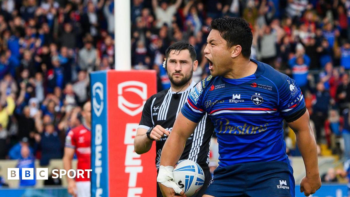 Mason Lino celebrates his try for Wakefield Trinity against Hull KR
