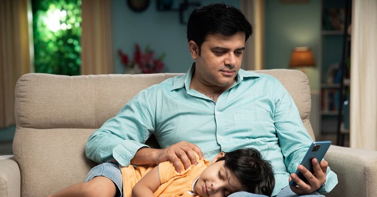 How parents' excessive phone use affects teen mental health: Study - Deccan Herald