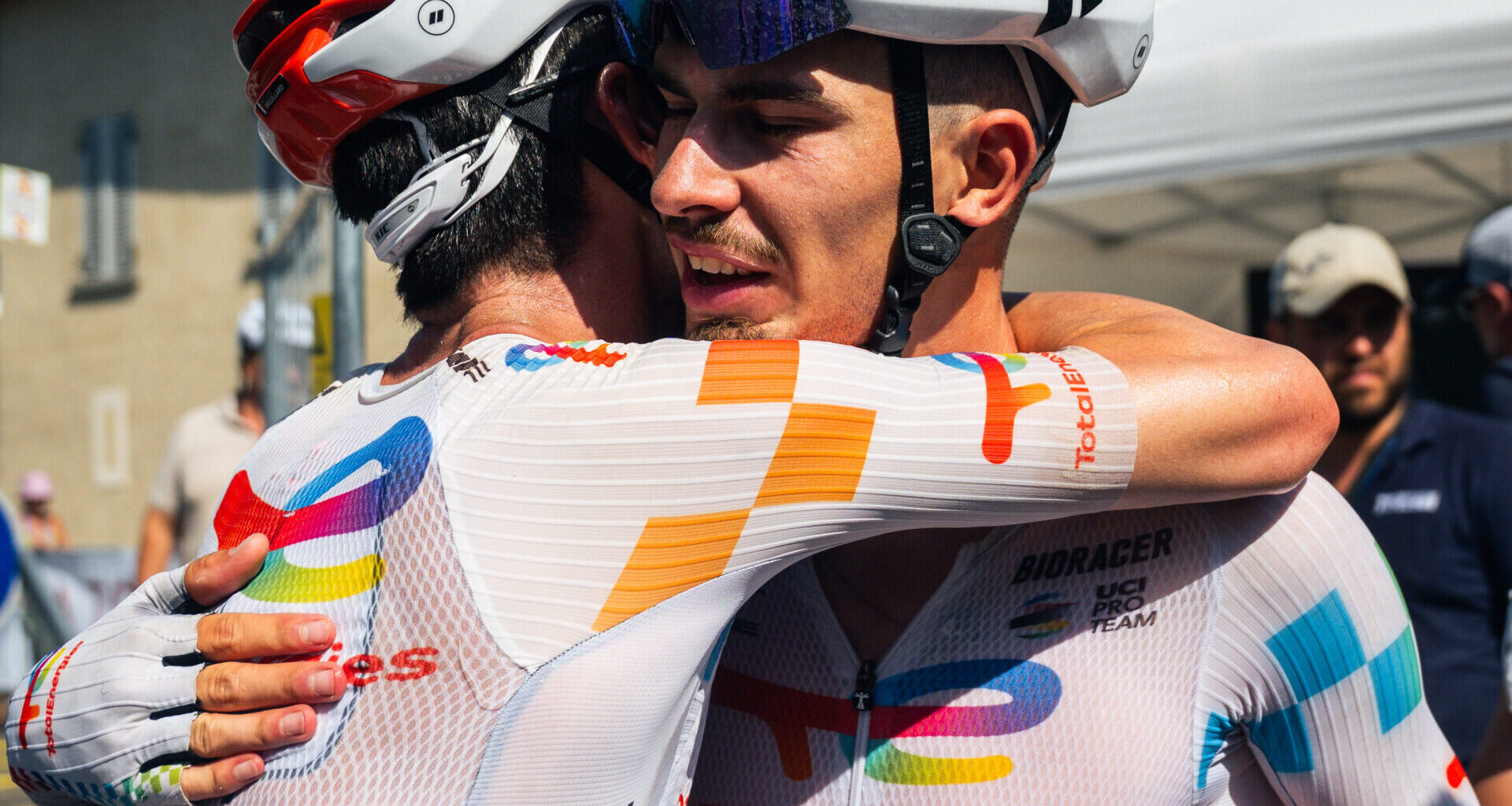Eight riders, determined to shine.