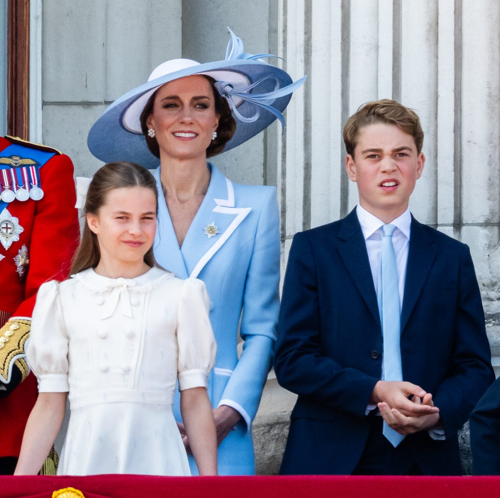 Trooping The Colour 2026 london, england june 13: (l r) princess charlotte of wales, catherine, princess of wales, prince george of wales and prince louis of wales watch an raf flypast from the balcony of buckingham palace during trooping the colour on june 13, 2026 in london, england. (photo by samir hussein/wireimage)