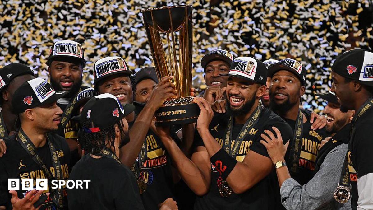 New York Knicks players holding the NBA Championship trophy