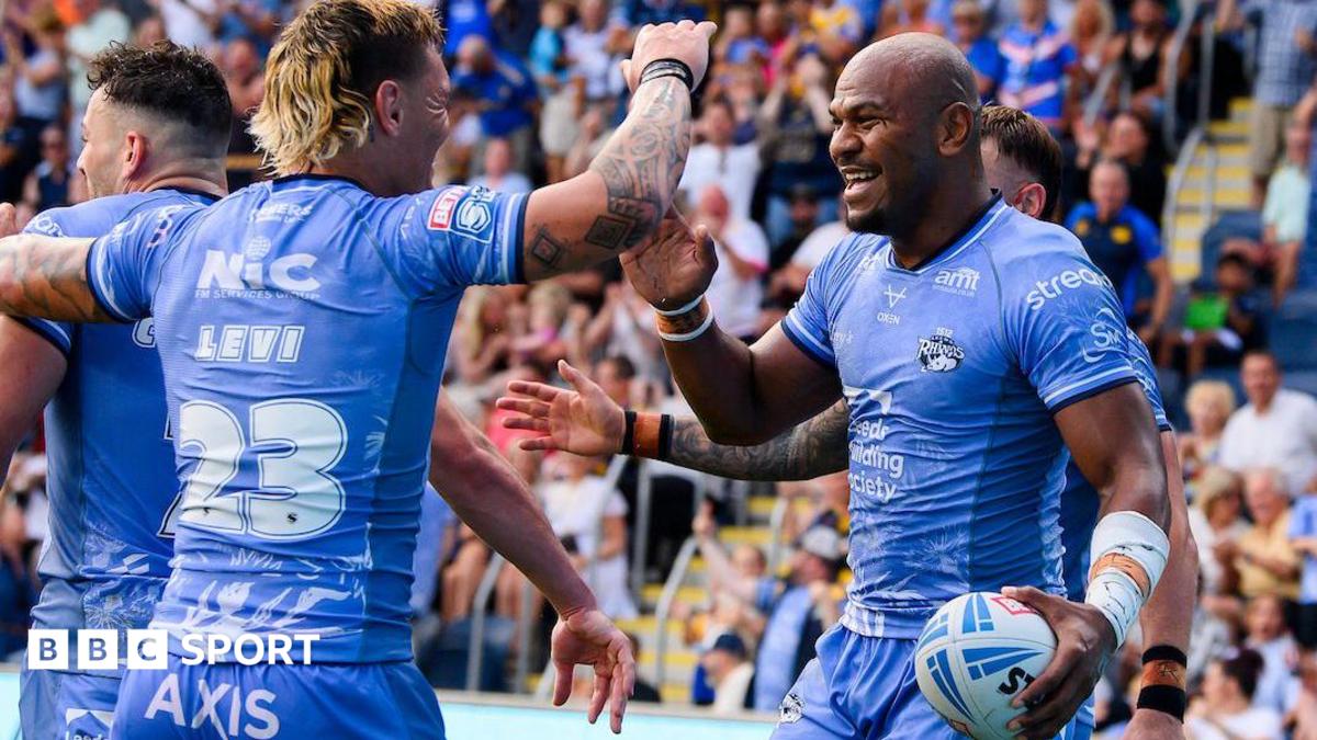 Leeds' Maika Sivo (right) celebrates scoring a try against Hull KR.