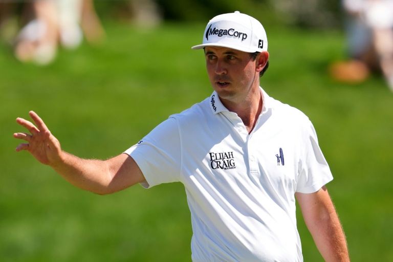 Poston fires 65 to seize one-stroke PGA Memorial lead