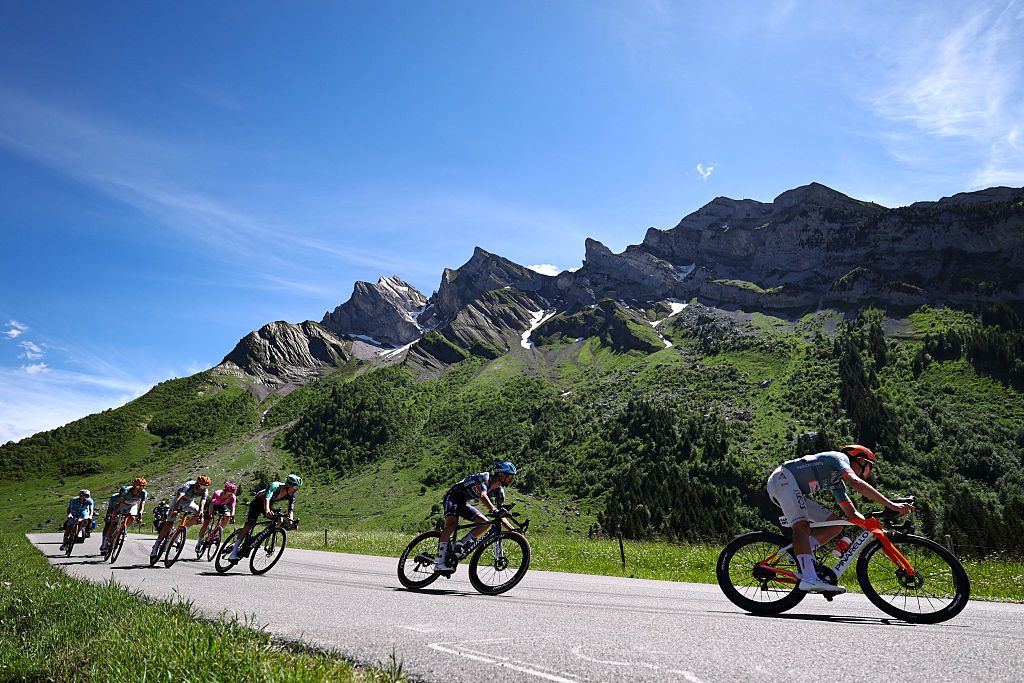 2026 Tour Auvergne-Rh&ocirc;ne-Alpes stage 8: K&eacute;vin Vauquelin leads the break on the descent of the Col du Aravis