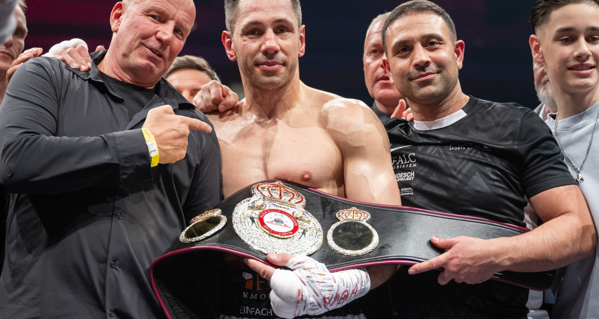 47-year-old two-weight world champion and former Oscar De La Hoya foe to return for final fight