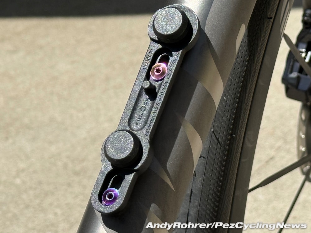 The Fidlock Twist system magnetic base must be oriented correctly to align polarity of the magnets. An arrow for alignment is molded into the ABS material. With just a few extra seconds to ensure correct alignment, the Fidlock Twist system creates a secure mounting solution for bottles and frame bags that use the system.