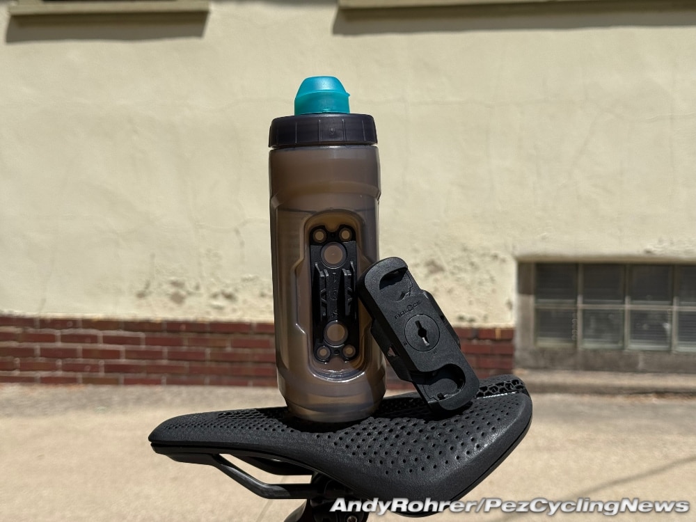 The Fidlock Twist system bottles feature an integrated bottle connector that is securely attached to the bottle by use of a coin-slot locking mechanism that requires a 1/4 turn to lock into place.