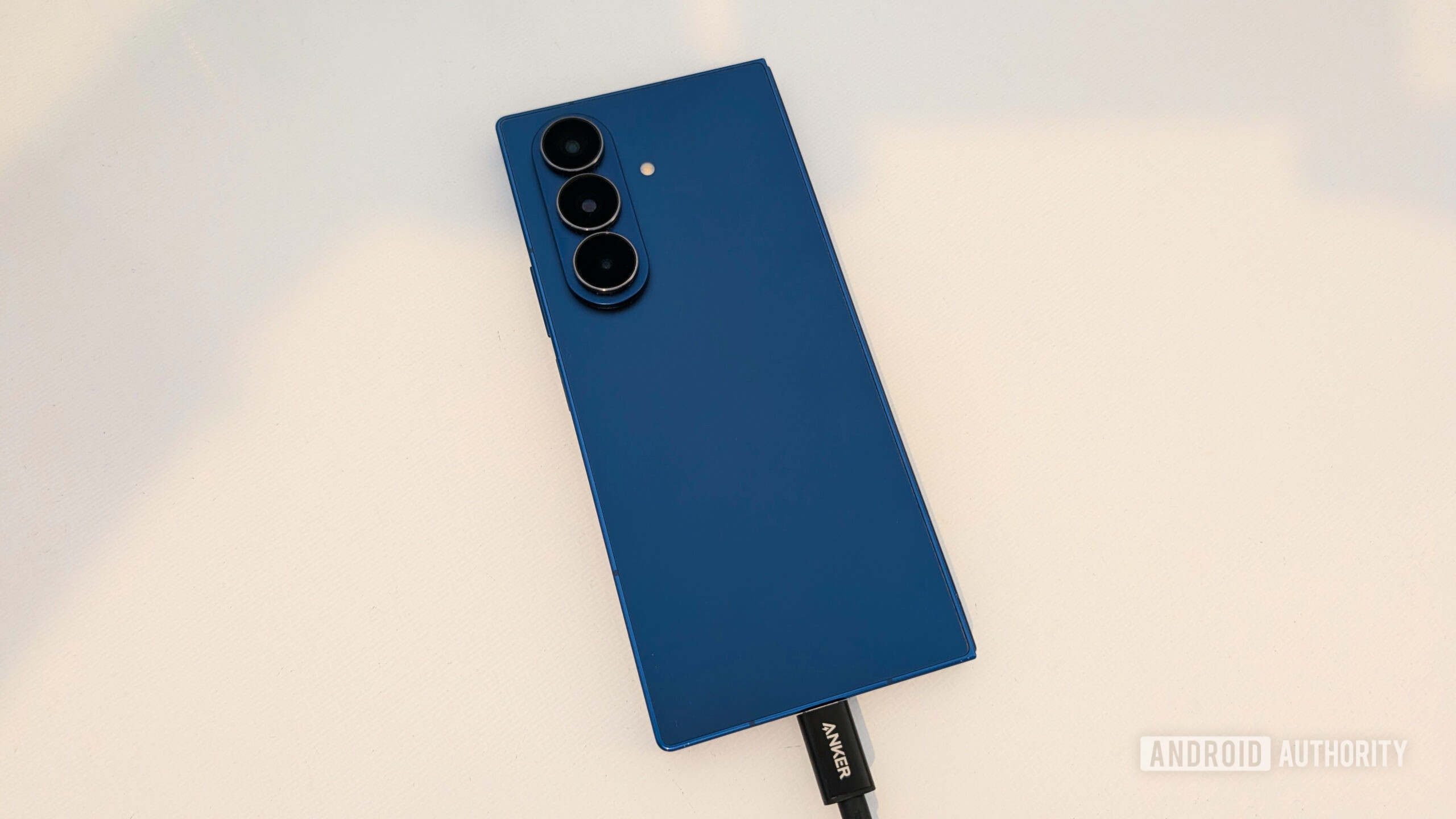 galaxy z fold 7 plugged in galaxy z fold 7 plugged in
