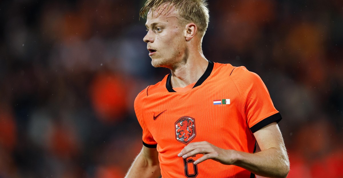REPORT: Tottenham continue to negotiate for Jan Paul van Hecke