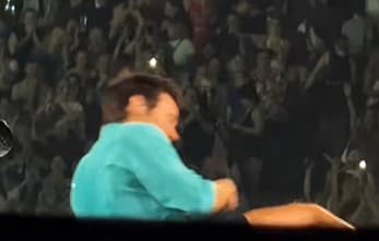 Harry Styles sparks concern at Wembley gig after choking and 'collapsing' - London Evening Standard