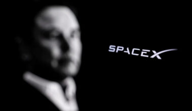 Reid Hoffman Questions Elon Musk's AI Strategy At SpaceX: 'You're A Premium-Priced CoreWeave'