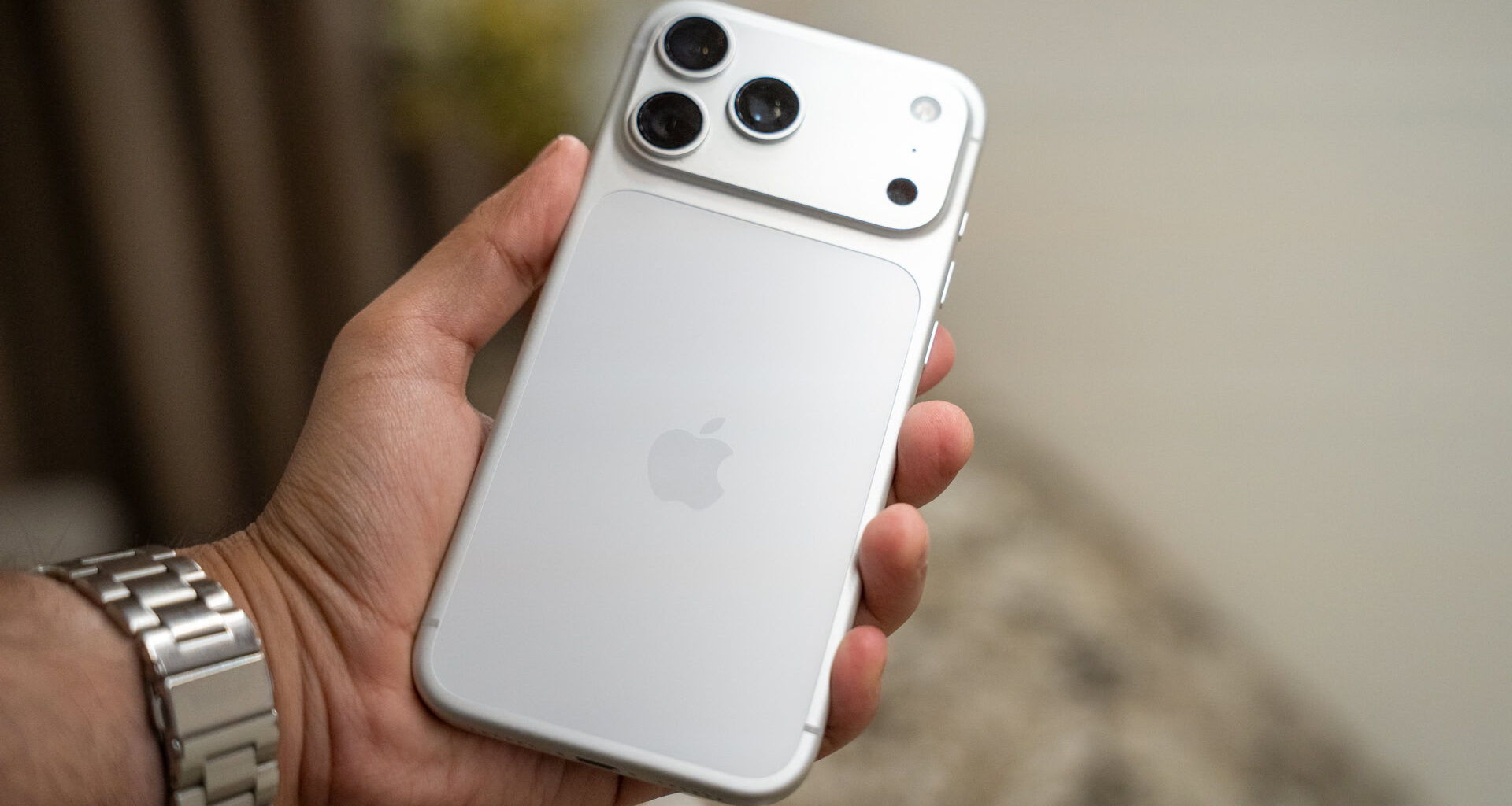 iPhone 17 pro rear panel