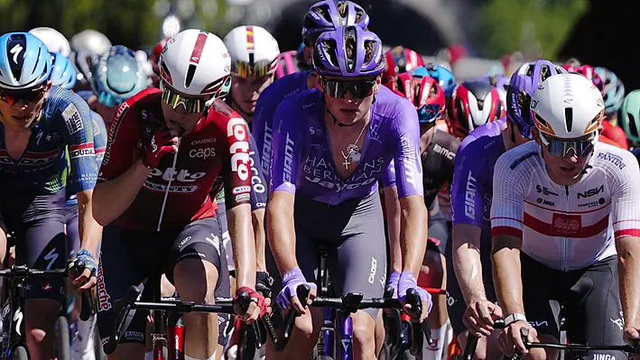 Irish riders come through chaos on opening U23 Giro stage - Video