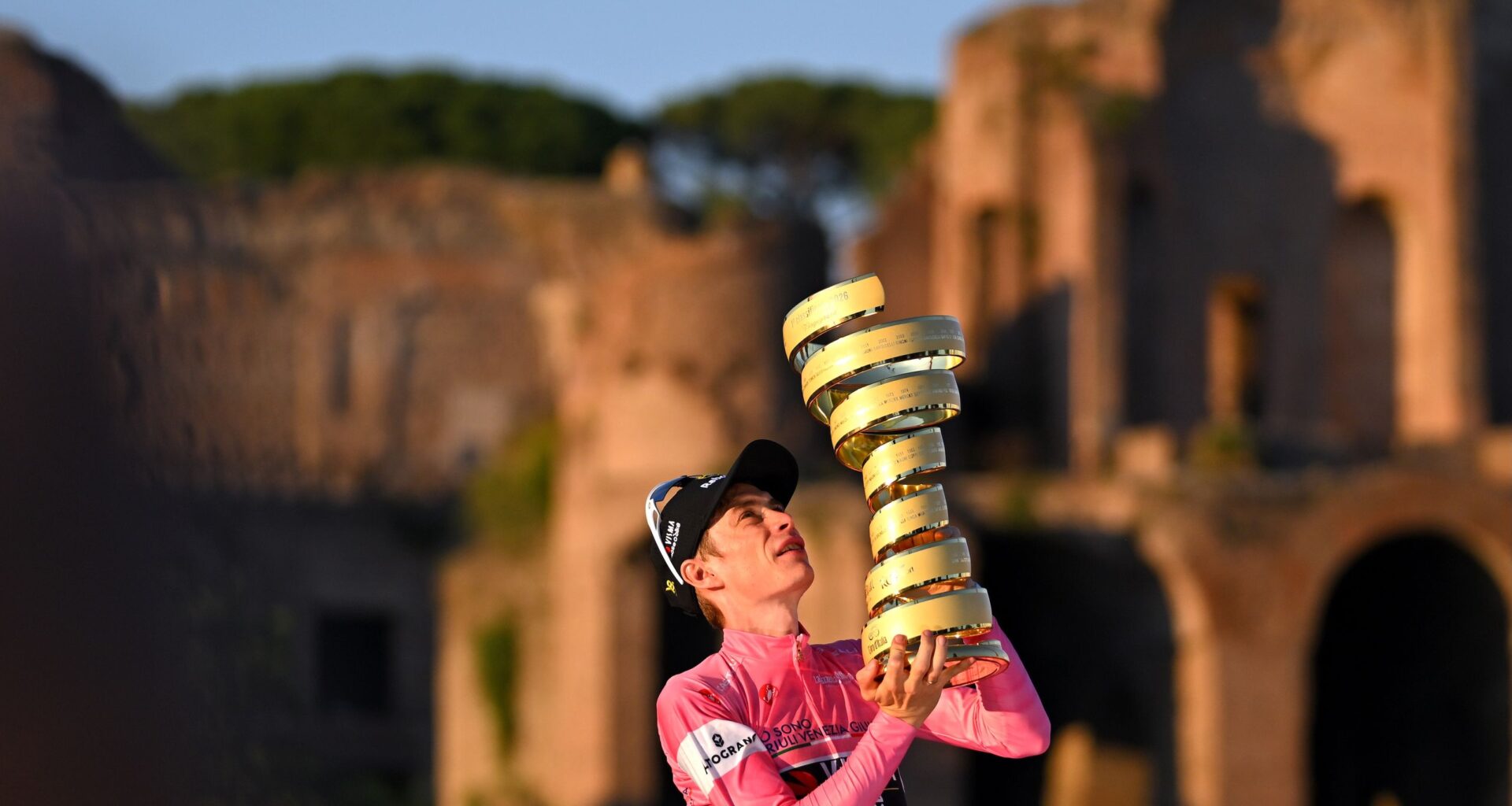 Sharp edges, the exuberance of youth, and 'burning race numbers' – the hits and misses of the Giro d'Italia 2026